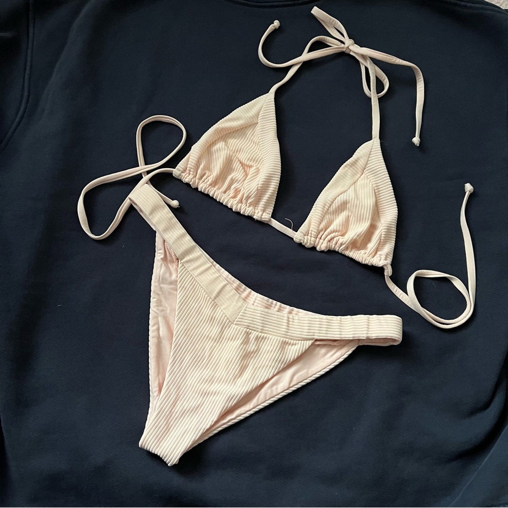 Frankie’s Bikinis set